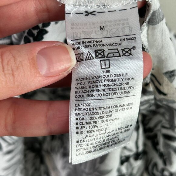 Womens black and white floral tank‎ top loose fit size medium - Picture 5 of 6